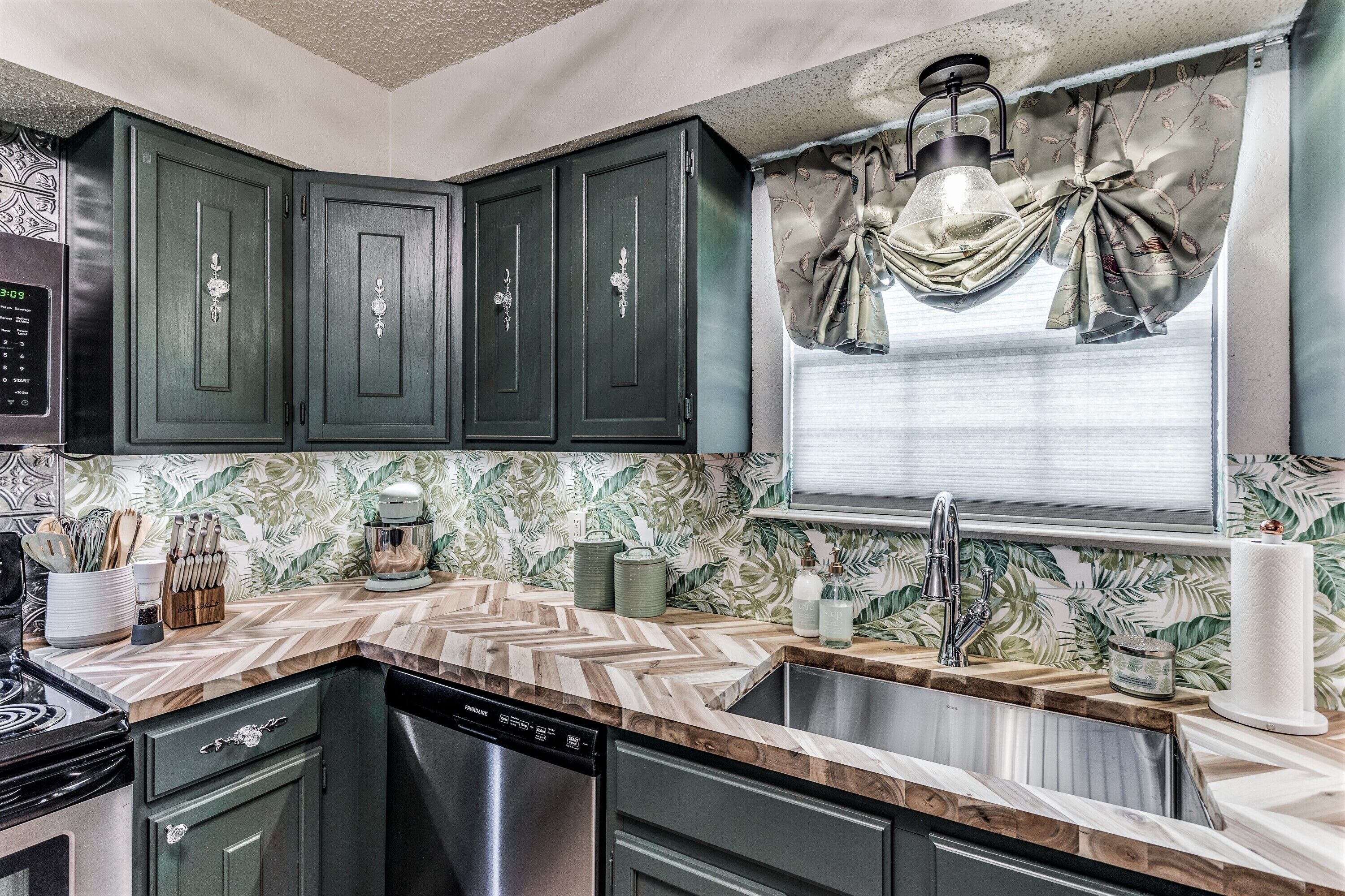 The Aviary (The Birdhouse)