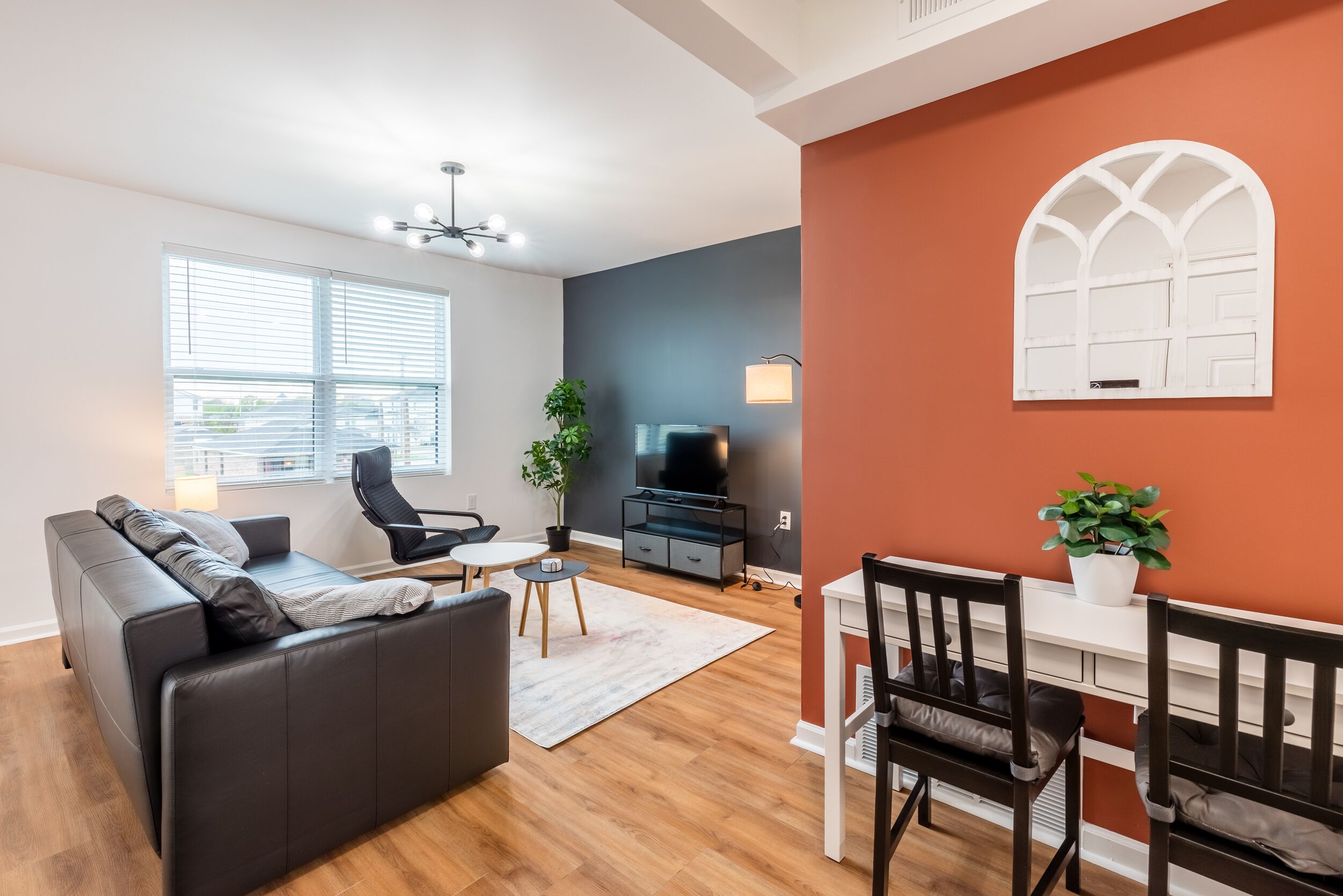 New Stylish Suite Downtown with Free Parking