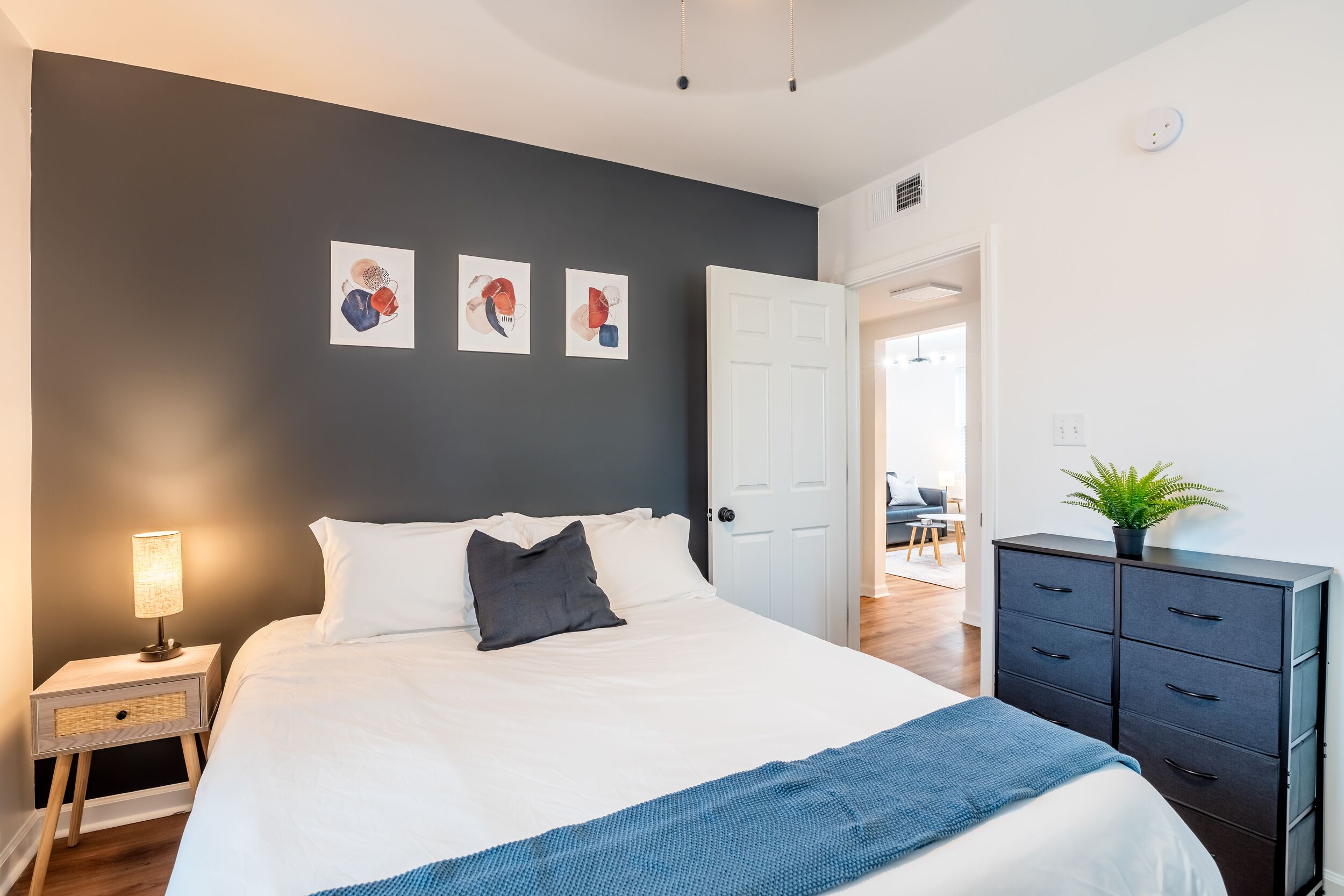New Stylish Suite Downtown with Free Parking