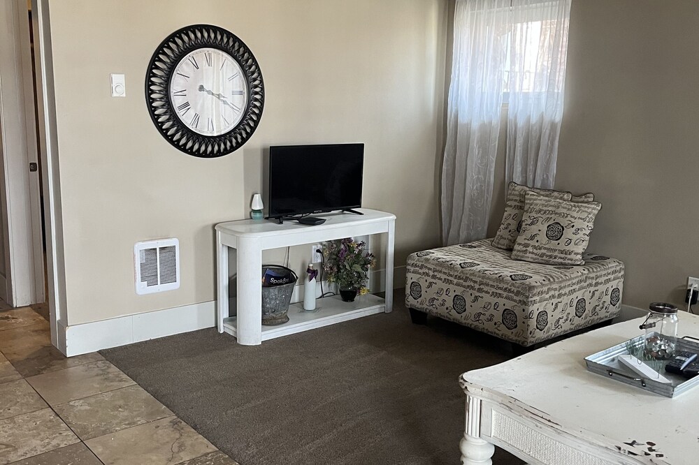 5th Avenue Suites Unit 1