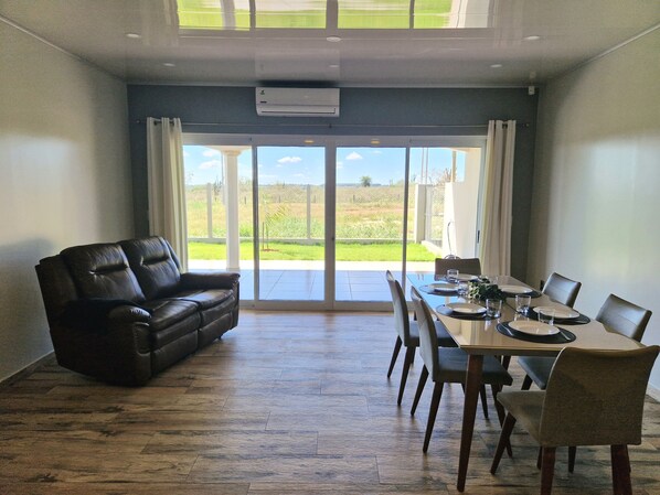 Dining - Great vacation home near Campo 9 Paraguay! Good location, with great possibilities (Doctor Juan Eulogio Estigarribia)