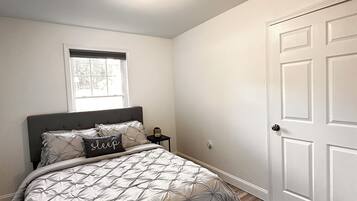 3 soveværelser, pengeskab på værelset, strygejern/strygebræt