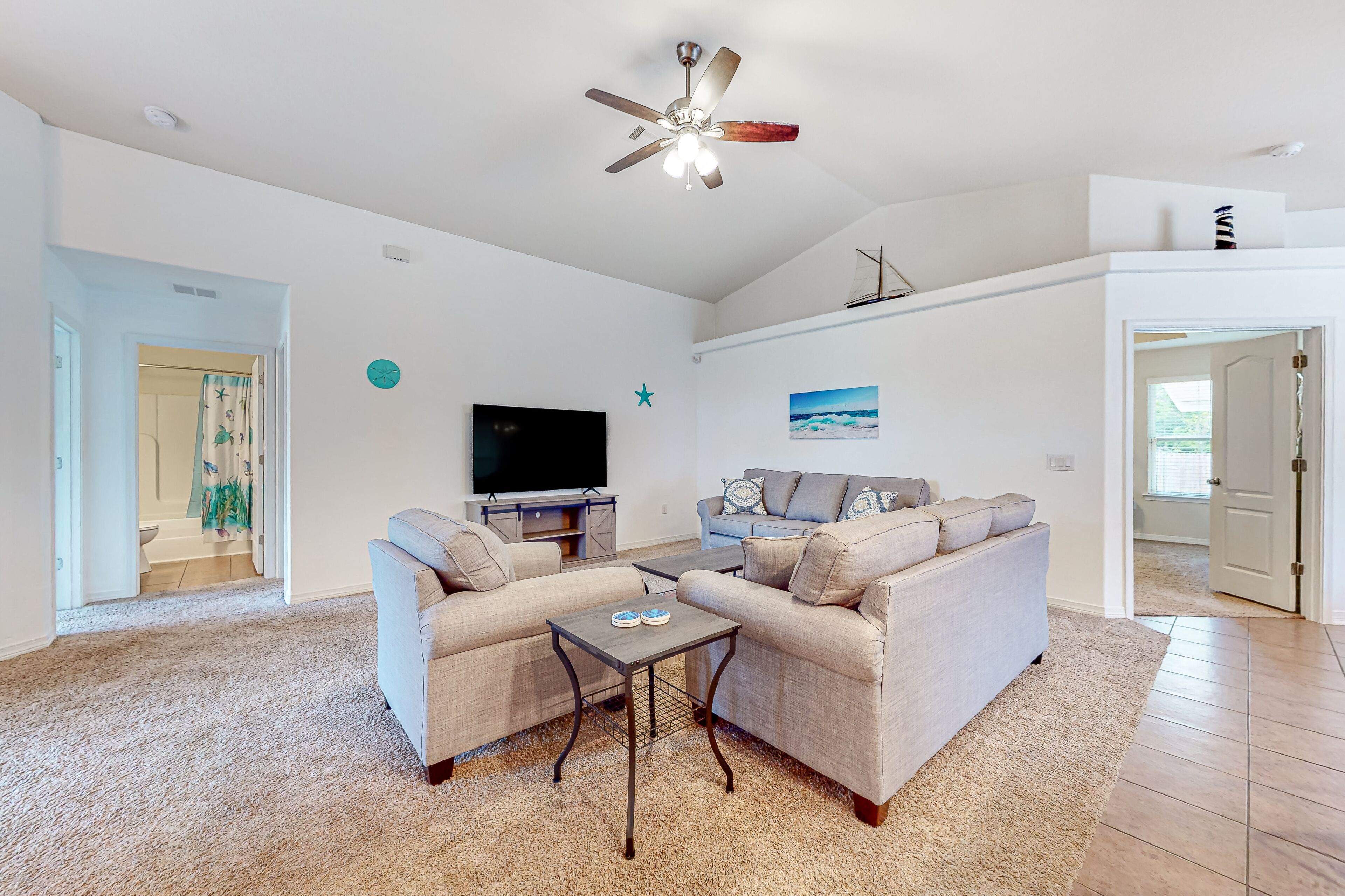 Dog-friendly home with enclosed yard, covered patio, central AC, & W/D