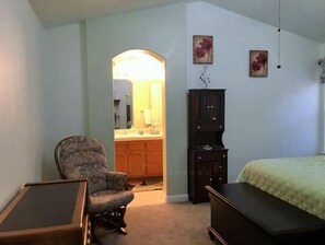 3 chambres, coffres-forts dans les chambres, bureau