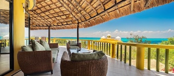Secluded 6 BR w/ Ocean + Jungle Views.