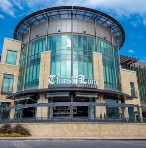 Exterior - Stunning Preston Hollow Apartment. WiFi, Pool, Gym. Free Parking. Pet Friendly! (Dallas)