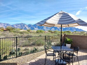 Outdoor dining - Grace's Place w. Glorious Mountain Views - Updated 1 Level House - min. 30 days (Oro Valley)