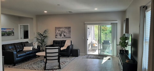 Glorious Mountain Views-Updated 1 Level House- min.30 day. 2027 Booking is Open!