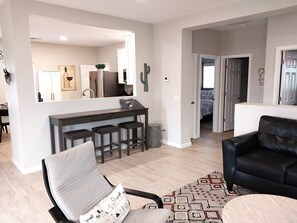 Interior - Glorious Mountain Views-Updated 1 Level House- min.30 day. 2027 Booking is Open! (Oro Valley)