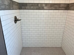 Dusche, Haartrockner, Bidet, Handtücher