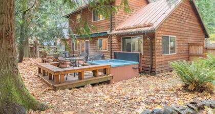 Fabulous Cabin w/Hot Tub + Game Room
