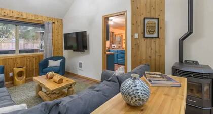 Fabulous Cabin w/Hot Tub + Game Room