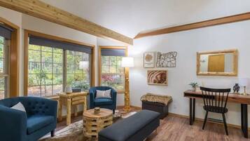 Smart-tv, een dvd-speler, tafelvoetbal en een tafeltennistafel