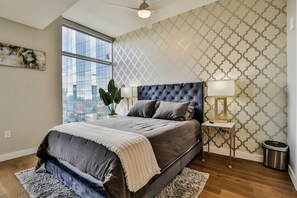 1 غرفة نوم ومكتب ومكواة/لوح كي وواي فاي مجانًا