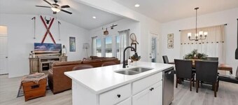 National Parks Charm! King bed, game garage, firepit, family perks, single level