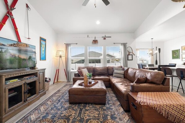 Smart-TV, Tischfußball, Tischtennisplatte