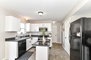 Fridge, microwave, oven, stovetop - Concert & Sports Hub | 3BR Sleeps 8 (Noblesville)