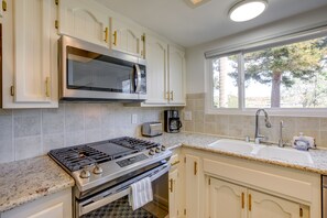 Fridge, microwave, stovetop, dishwasher - Lakefront Grover Beach Home ~ Walk to Ocean! (Grover Beach)