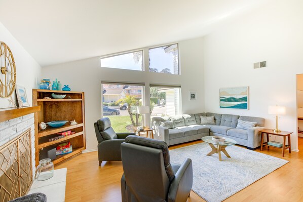 Fernseher, Kamin, Tischfußball, Tischtennisplatte