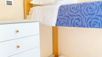 2 habitaciones, escritorio, wifi gratis y ropa de cama