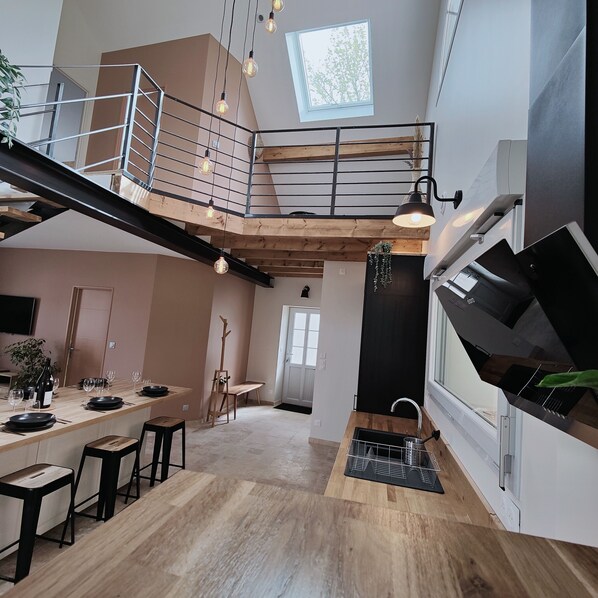 Fridge, microwave, oven, stovetop - DOMAINE SAINT LOUP: Gîte "LE PETIT LOUP" 6 pers - 10min from Beaune (Saint-Loup-Géanges)