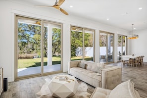 Smart TV - Coastal Lake View & Access! BIGGEST in Rosemary Beach PRIVATE Pool ! Sleeps 18 (Rosemary Beach)