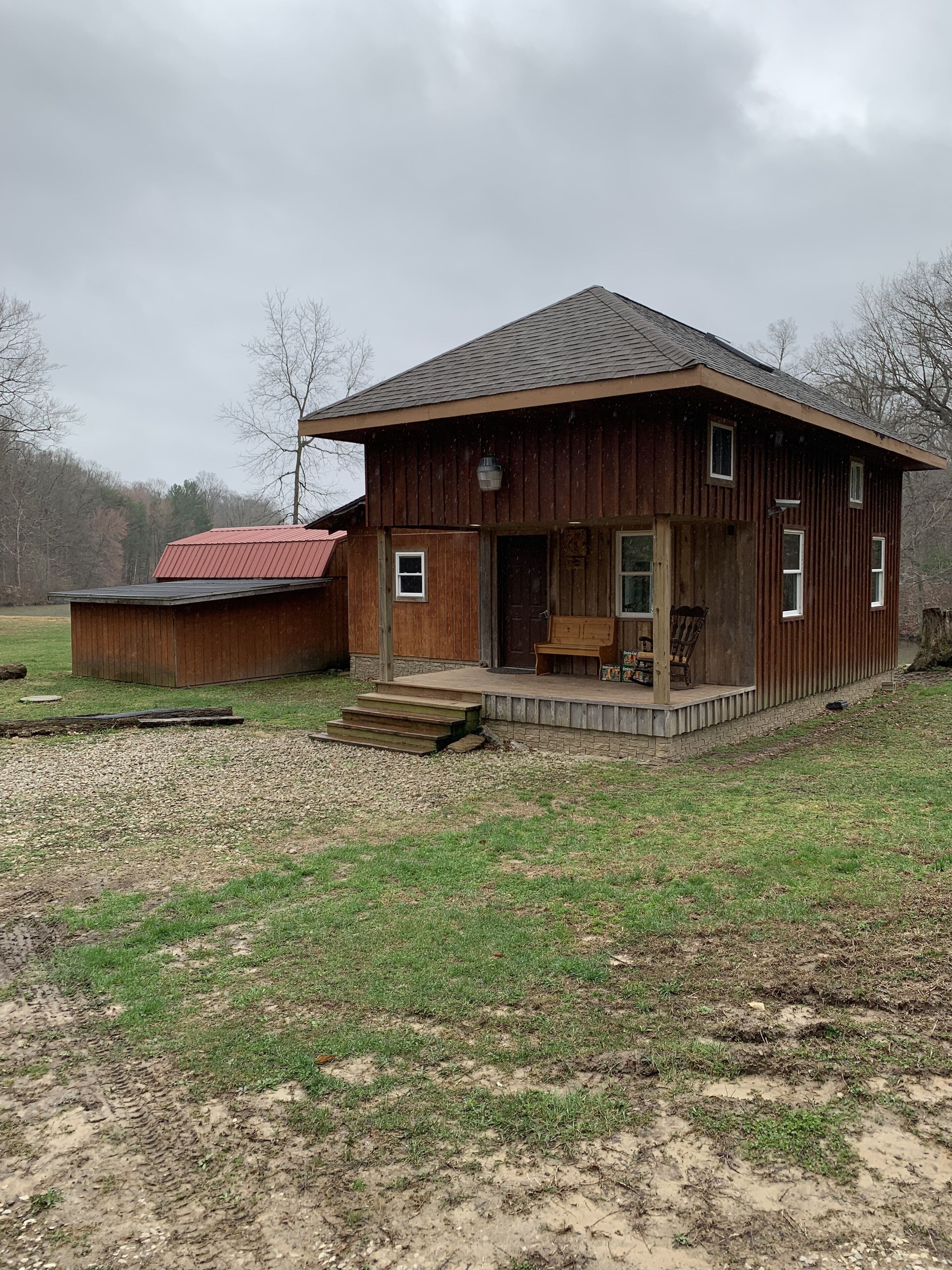 Cheerful Cabin with Free Parking that sleeps Eight