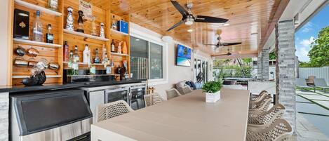 屋外ダイニングエリア