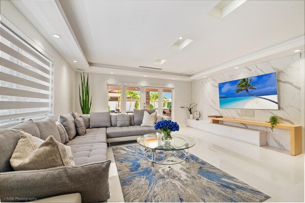 TV connectée, baby-foot, table de tennis de table