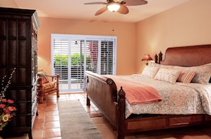 3 habitaciones, tabla de planchar con plancha y cuna de viaje