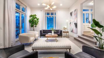 Luxury House, Multiple Beds, Patio, Mountain View (Reef Mall) | Interior