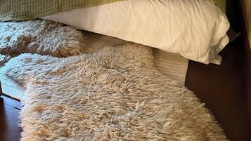 1 bedroom, desk, free WiFi, bed sheets