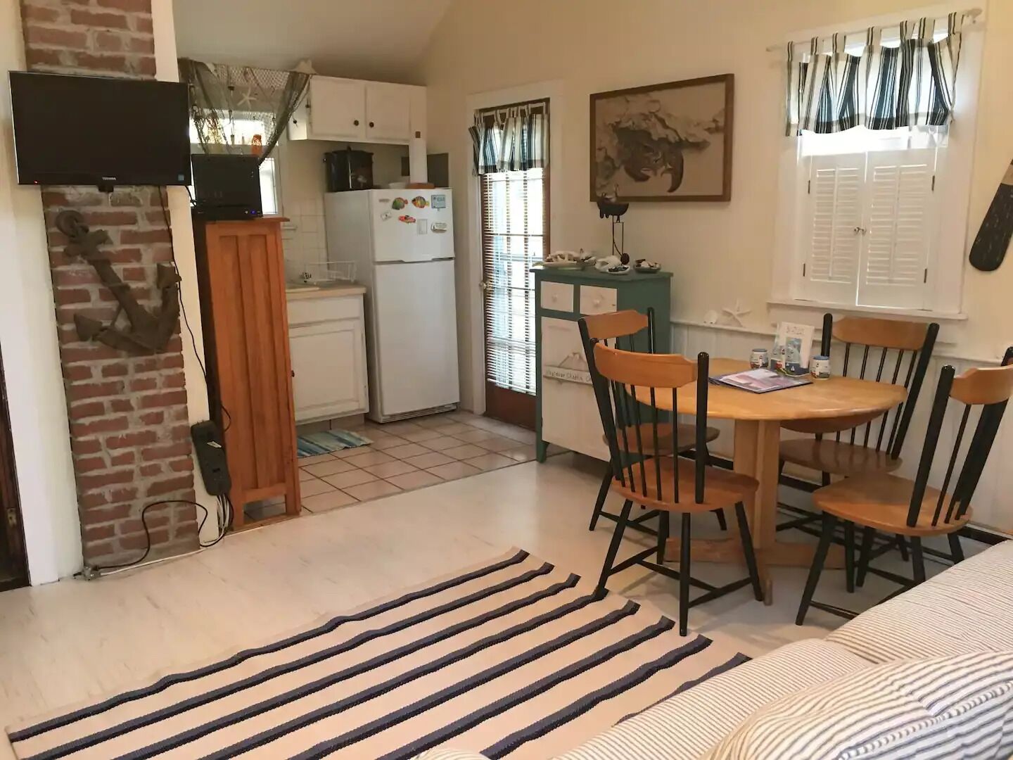 Dennisport Beach Cottage- 5 min walk to the beach!
