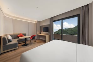 Standard Room, 1 King Bed, Balcony, Lake View | Soundproofing, bed sheets