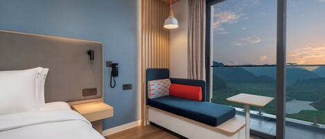 Standard Room, 1 King Bed, Balcony, Lake View | Soundproofing, bed sheets