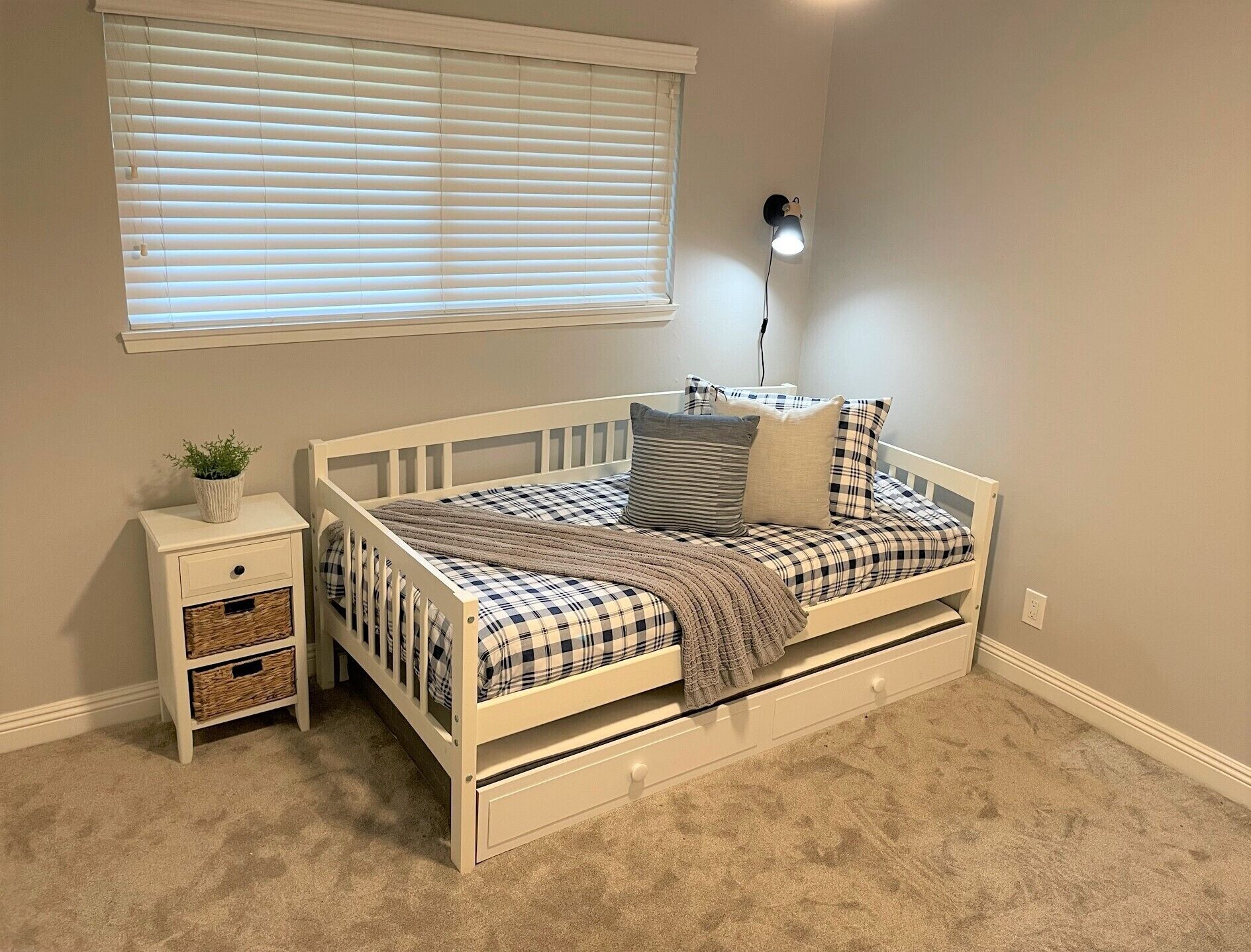 The Lassen House-Spacious Home off the Esplanade