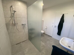 Towels, toilet paper - Vacation apartment "Fichte" in Ravensburg in the countryside / Lake Constance / new building close to nature  (Ravensburg)