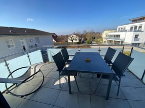 Outdoor dining - Vacation apartment "Fichte" in Ravensburg in the countryside / Lake Constance / new building close to nature  (Ravensburg)