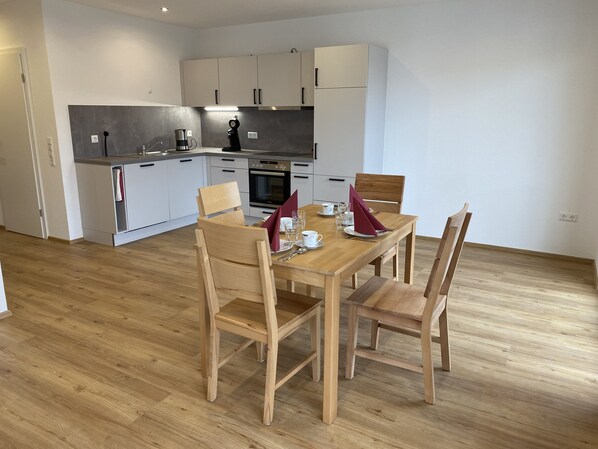 Dining - Vacation apartment "Fichte" in Ravensburg in the countryside / Lake Constance / new building close to nature  (Ravensburg)