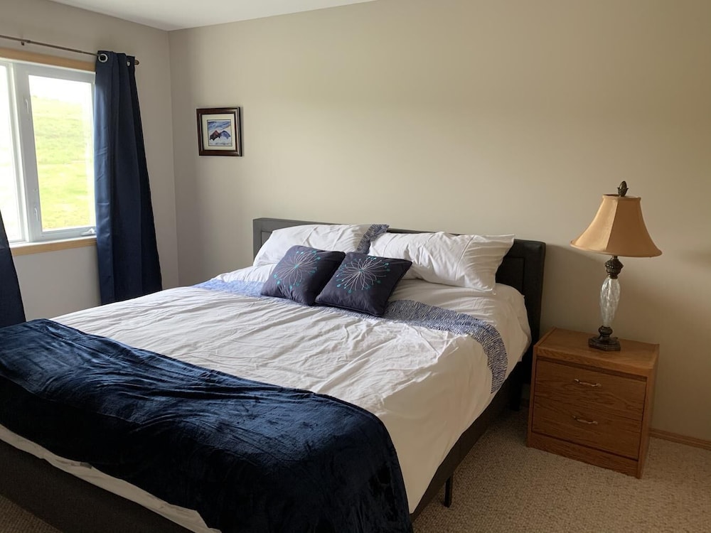 Sleeps 105 mins from Waterton EntranceWCV A Municipal District of