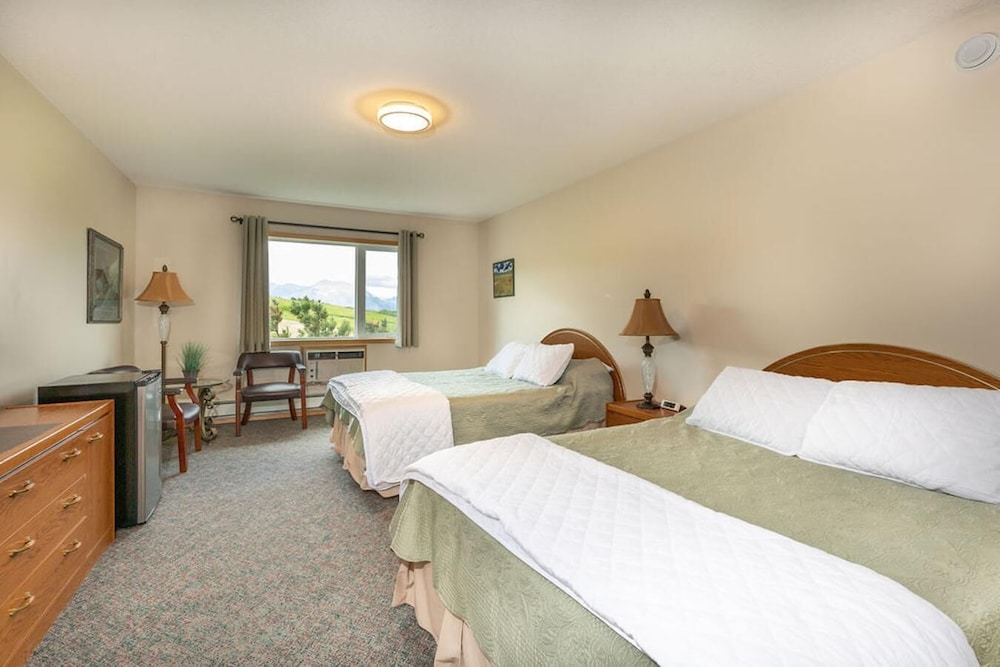 Sleeps 165 mins from Waterton EntranceWCVC Municipal District of