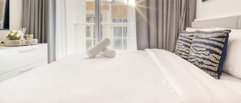 3 chambres, coffres-forts dans les chambres, fer et planche à repasser