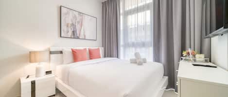 3 bedrooms, in-room safe, iron/ironing board, free WiFi