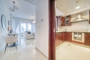 Kühlschrank, Mikrowelle, Ofen, Geschirrspüler