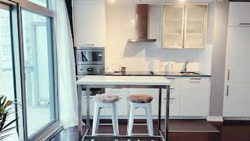 Fridge, microwave, oven, stovetop