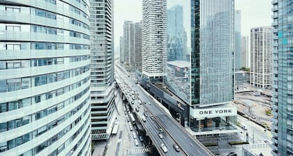 Entire Place 1BR Condo in the heart of Toronto! Short Term Also Available