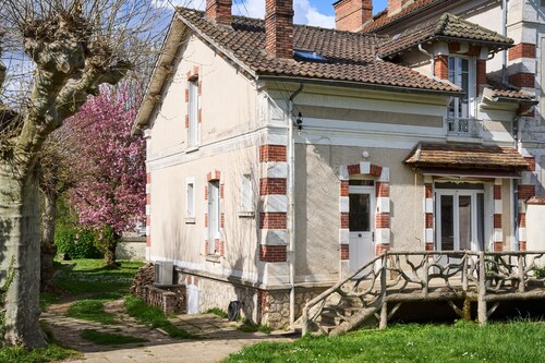 Charming and bright house 10min walk from the river and forest!