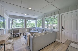 Smart TV, DVD player, books