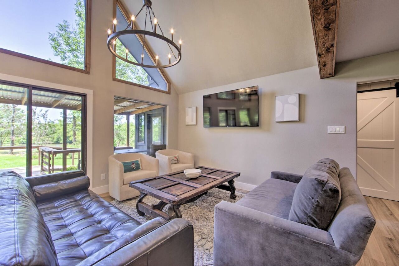 Trinity River Cabin, 20 Acres, Stocked Fishing Pond