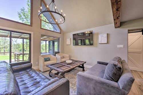 Trinity River Cabin, 20 Acres, Stocked Fishing Pond, Views of the Trinity River.